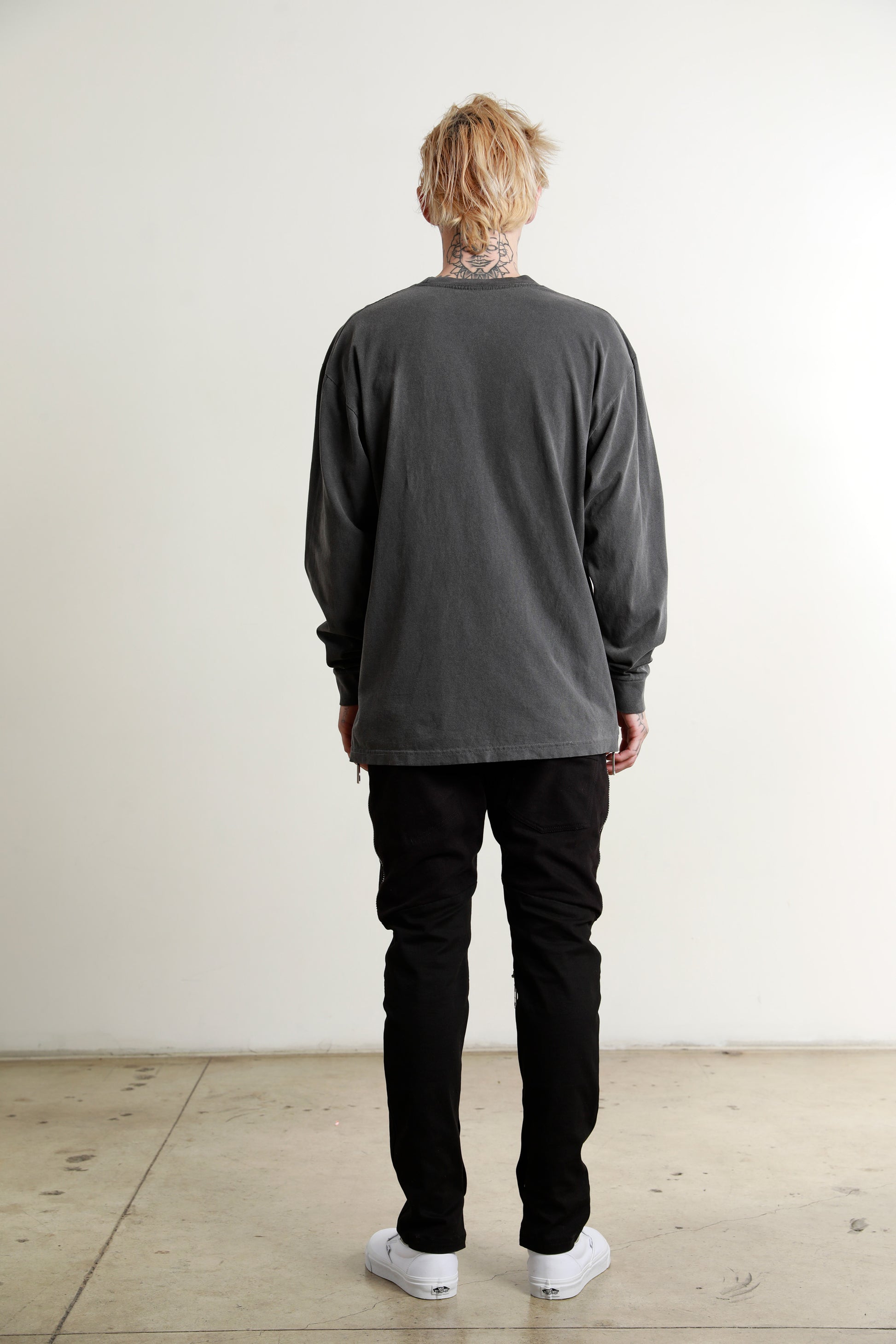 Sixelar Long sleeve Charcoal blank t-shirt. Back view