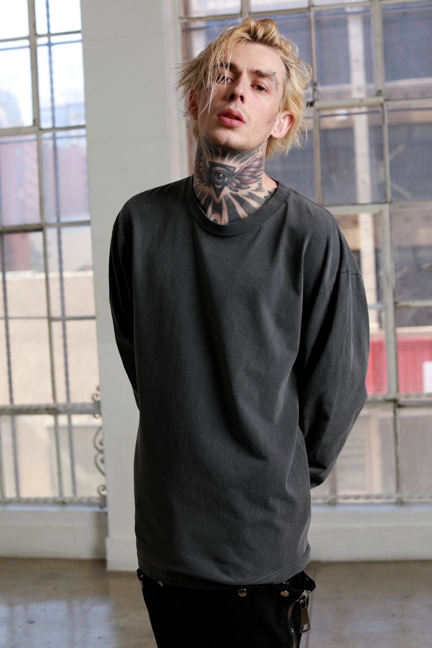 Sixelar Long sleeve Charcoal blank t-shirt. front view