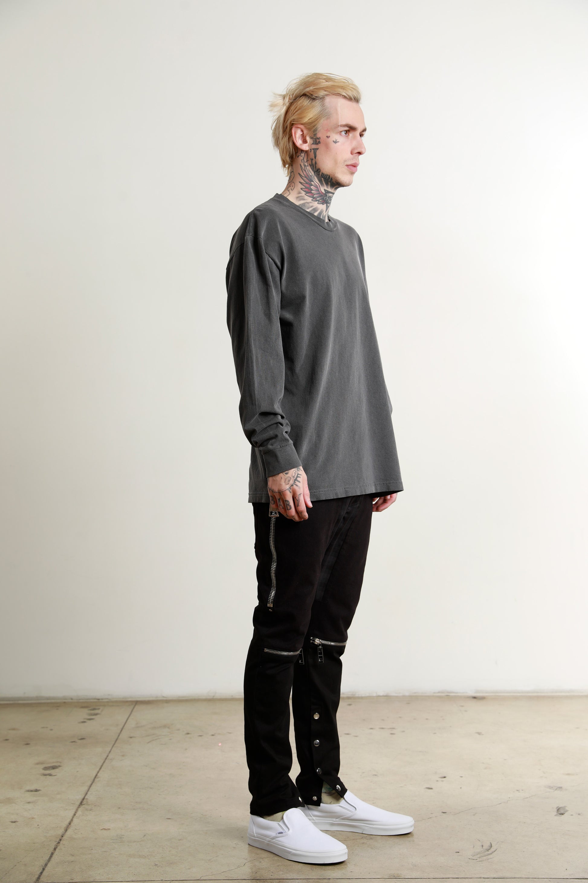 Sixelar Long sleeve Charcoal blank t-shirt. side view