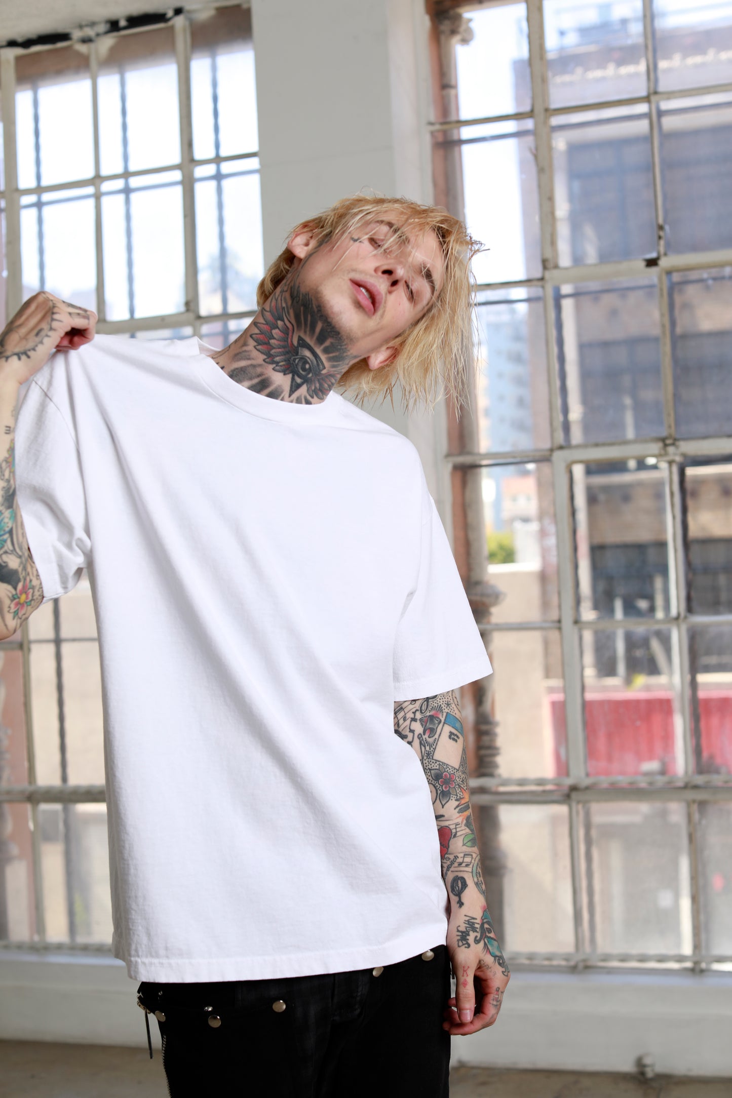 Sixelar BASE White blank lifestyle shot