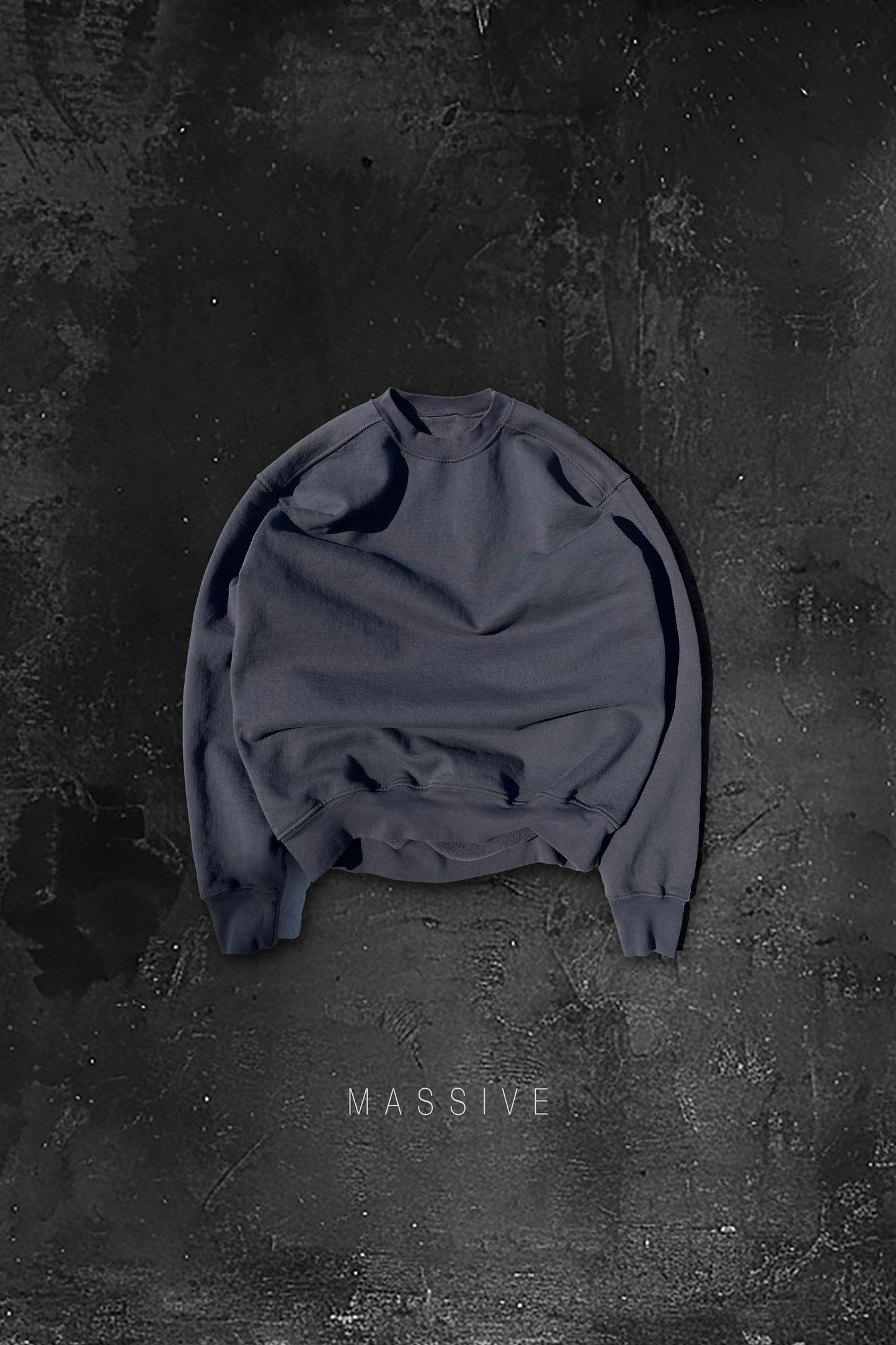 New ⭐️ MASSIVE Sweatshirt