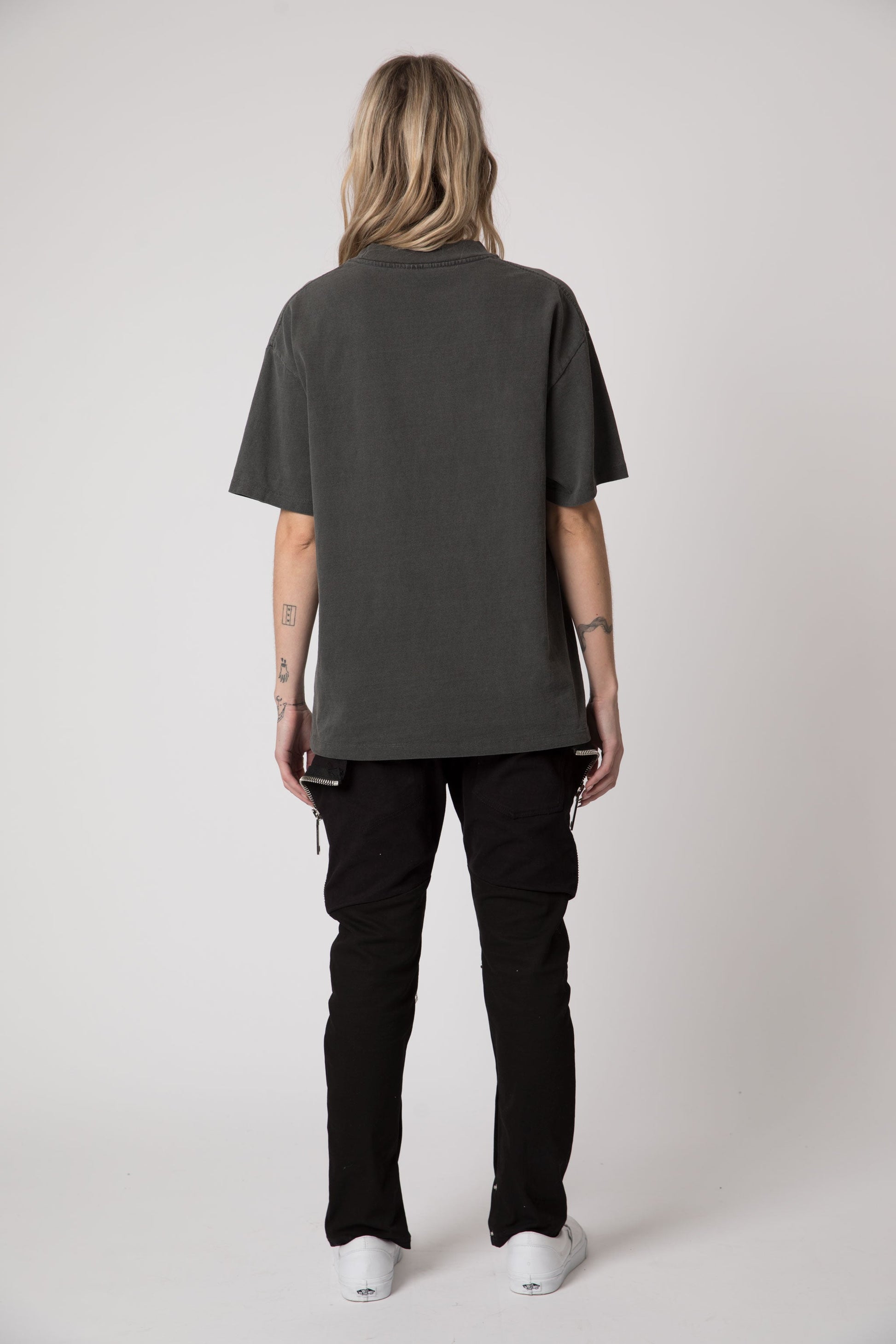 Sixelar Vintage Charcoal t-shirt blank v4.0 back view female model
