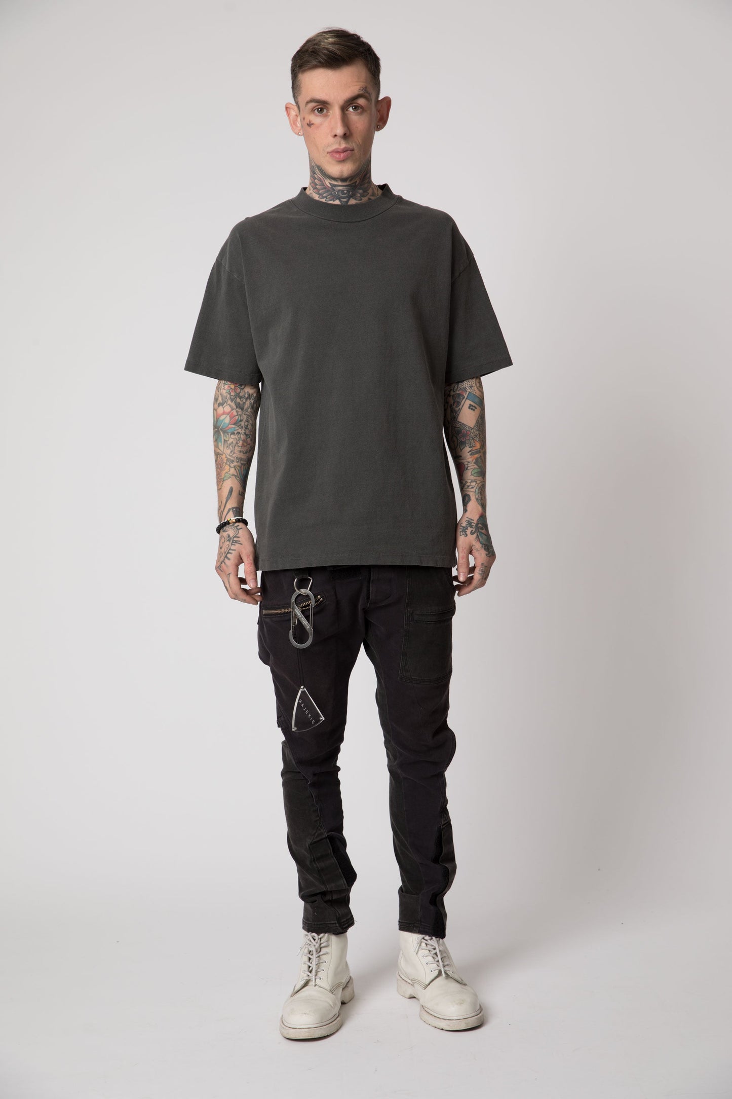 Sixelar Vintage Charcoal t-shirt blank v4.0 front view male model
